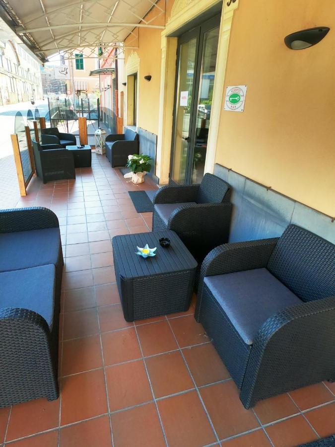 Hotel Aurora Варацце Экстерьер фото